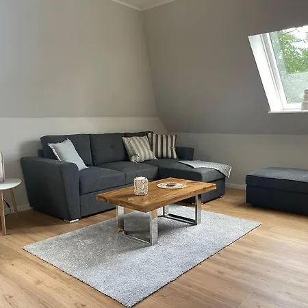„t1“ In Apartment Tating